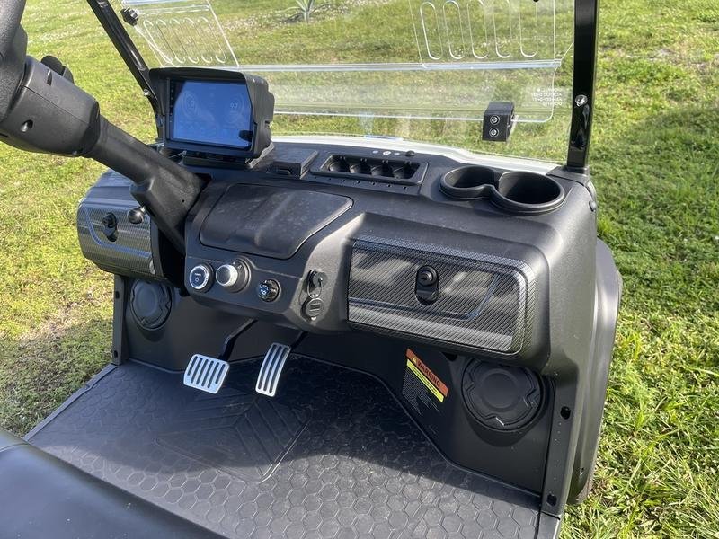 2025 evolution d5 ranger 4 pearl white | forward facing 4 seater cart